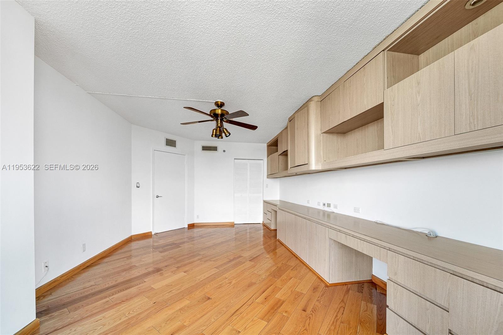 HARBOR TWS AT THE WATERWA - Residential