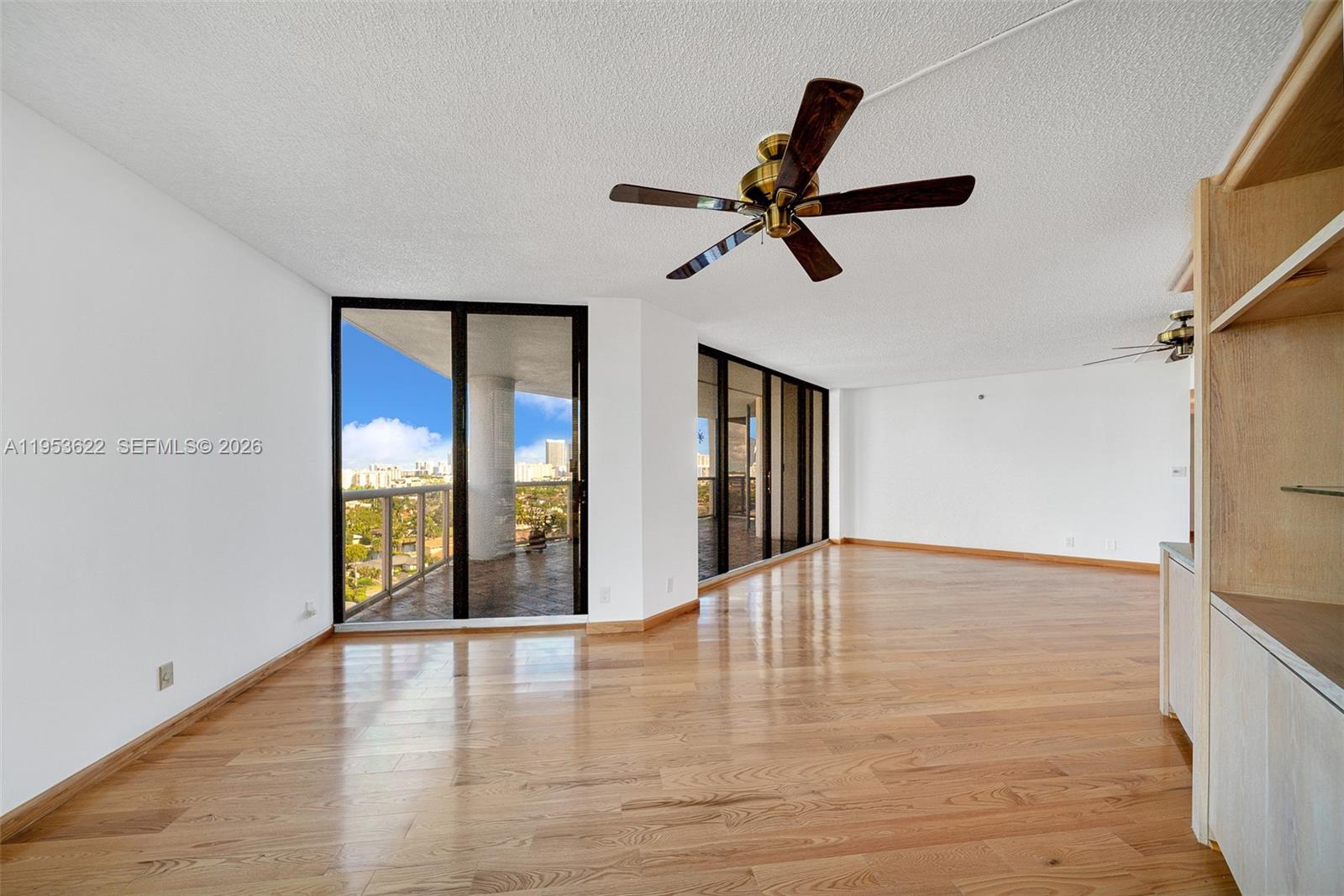 HARBOR TWS AT THE WATERWA - Residential