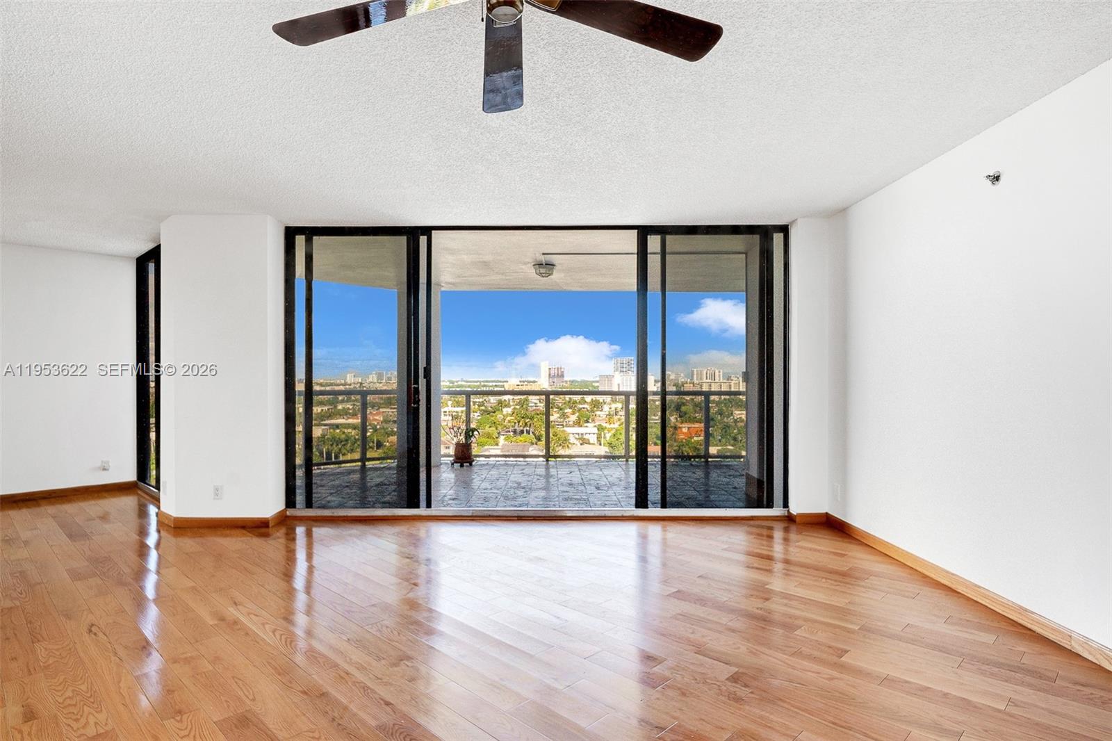 HARBOR TWS AT THE WATERWA - Residential