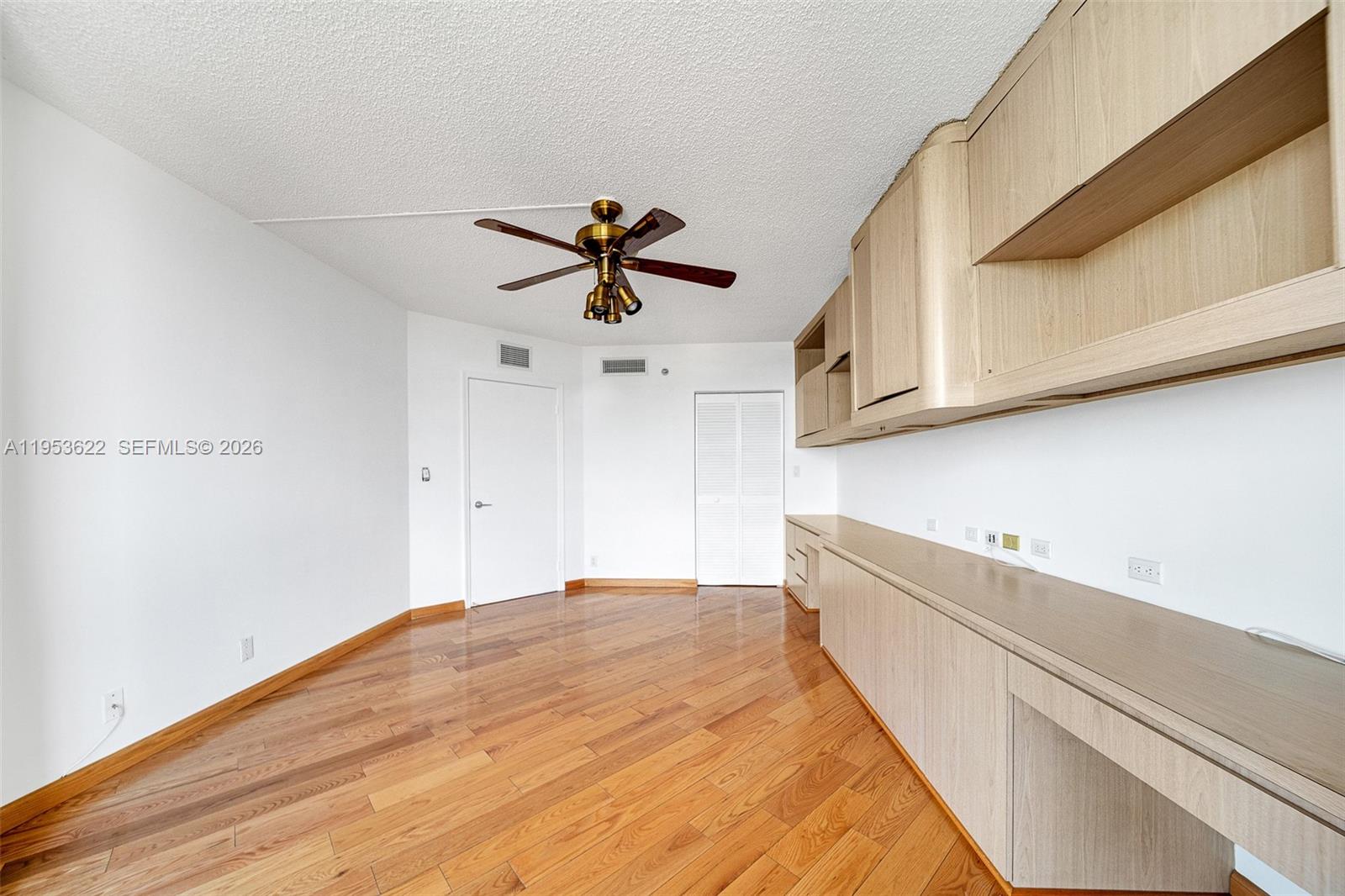 HARBOR TWS AT THE WATERWA - Residential