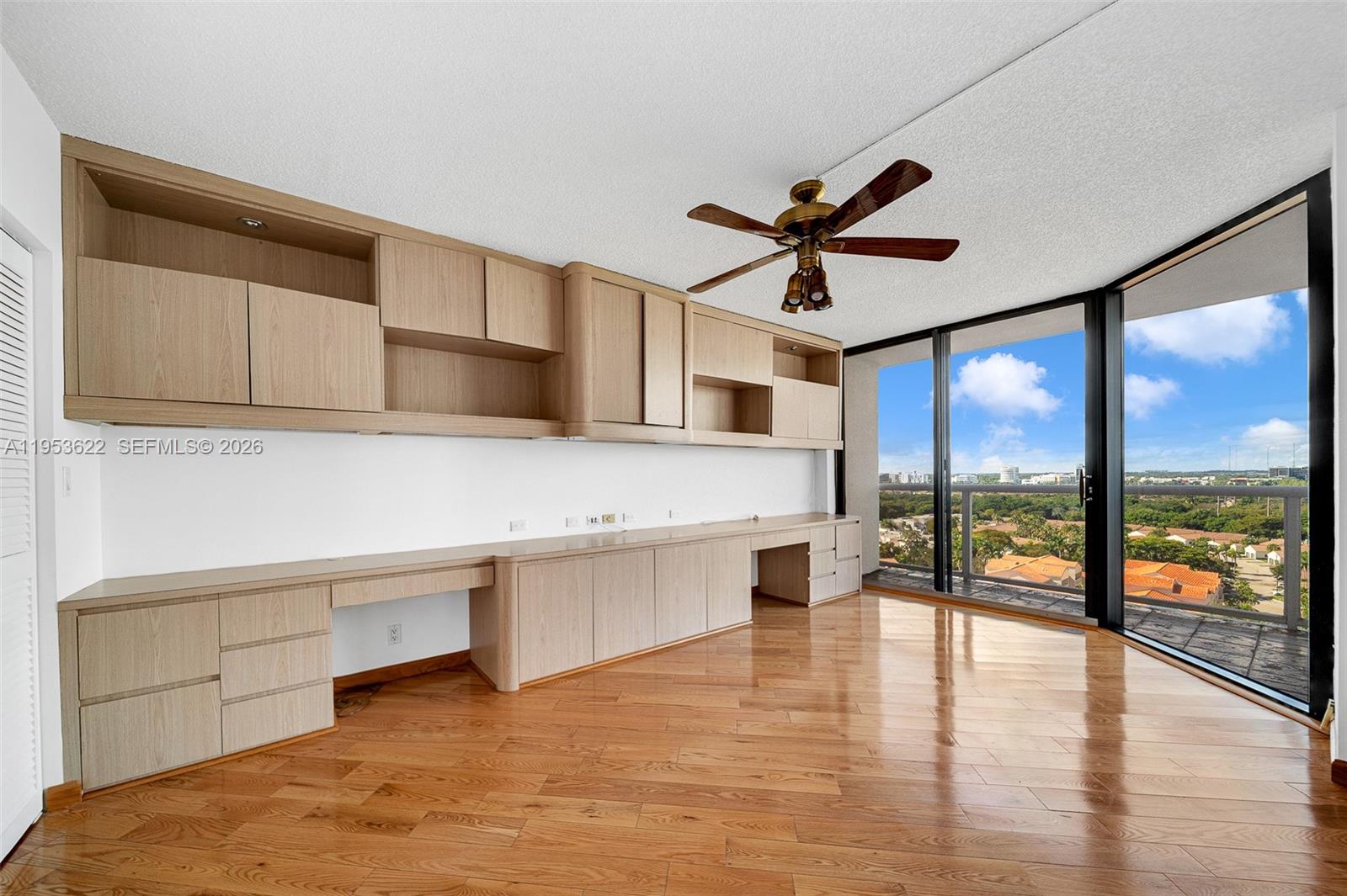 HARBOR TWS AT THE WATERWA - Residential