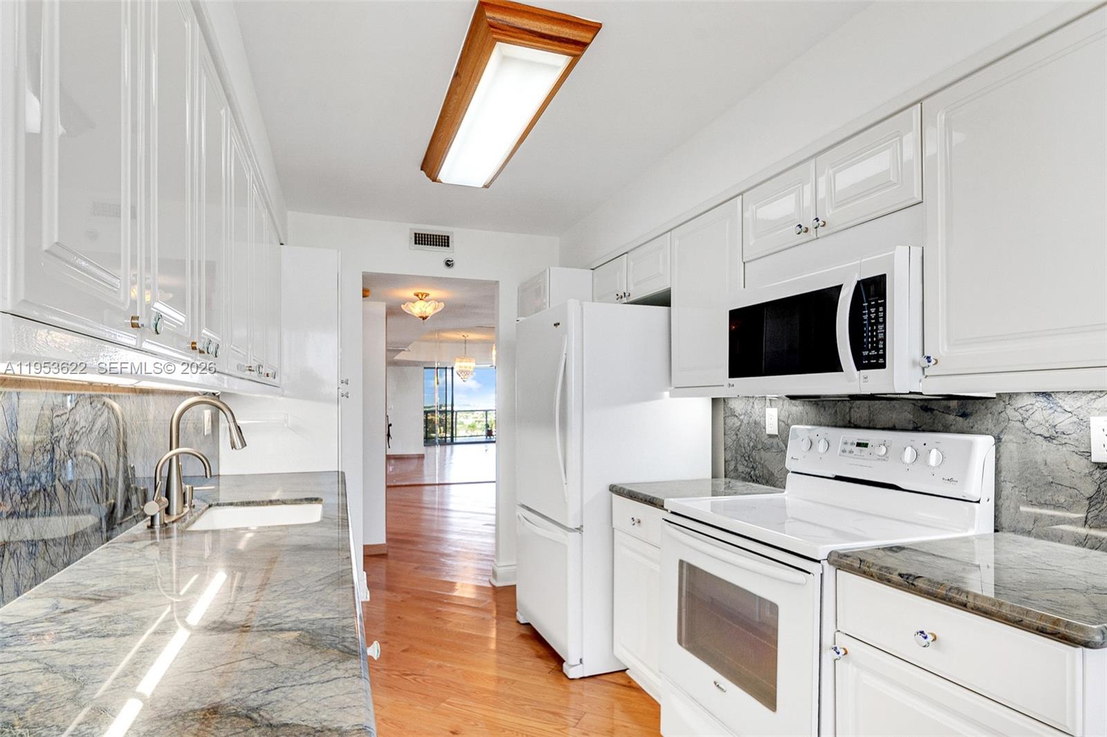 HARBOR TWS AT THE WATERWA - Residential