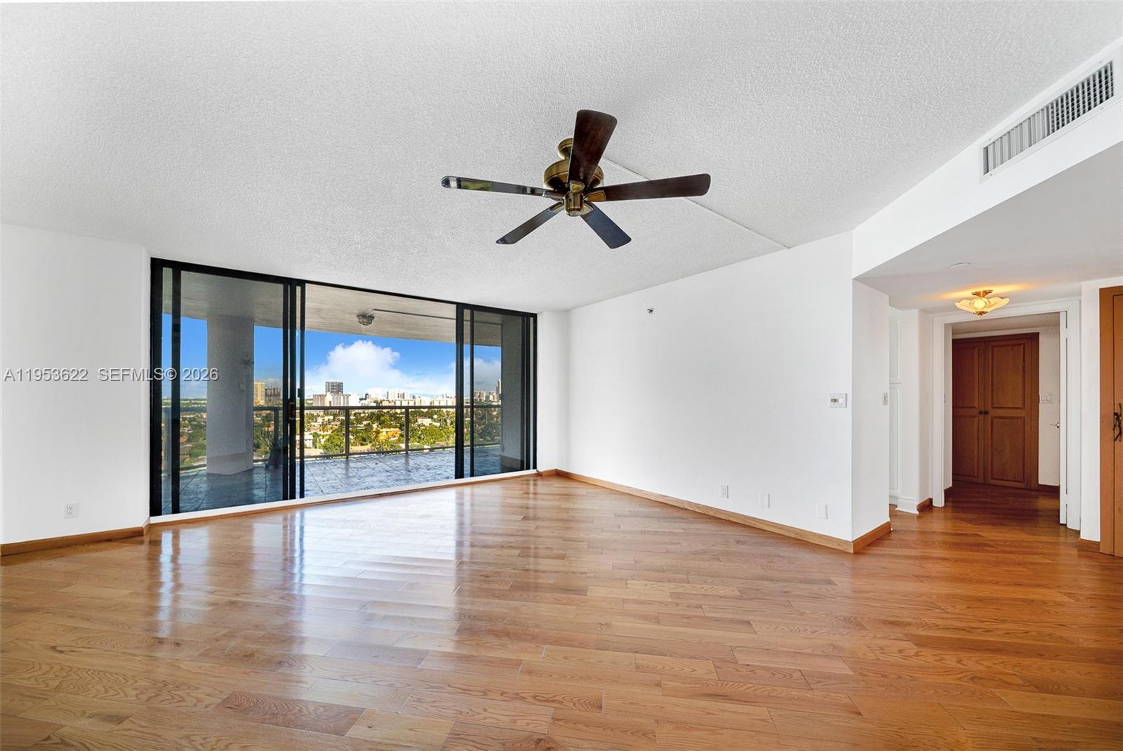 HARBOR TWS AT THE WATERWA - Residential