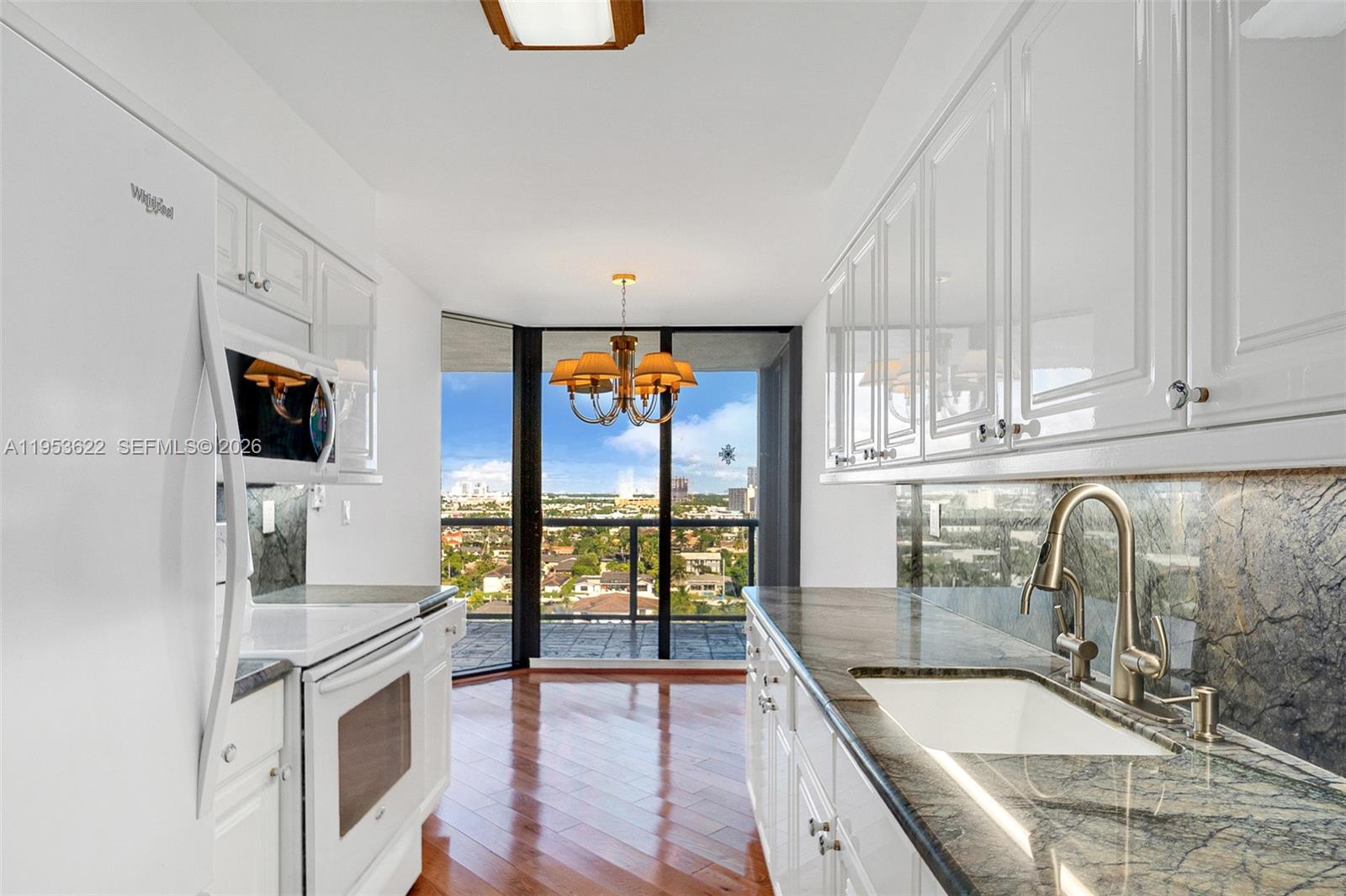 HARBOR TWS AT THE WATERWA - Residential