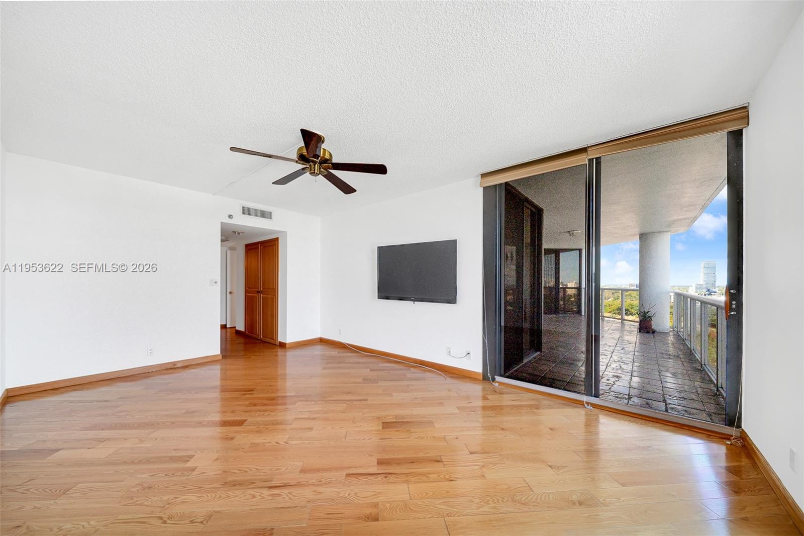 HARBOR TWS AT THE WATERWA - Residential