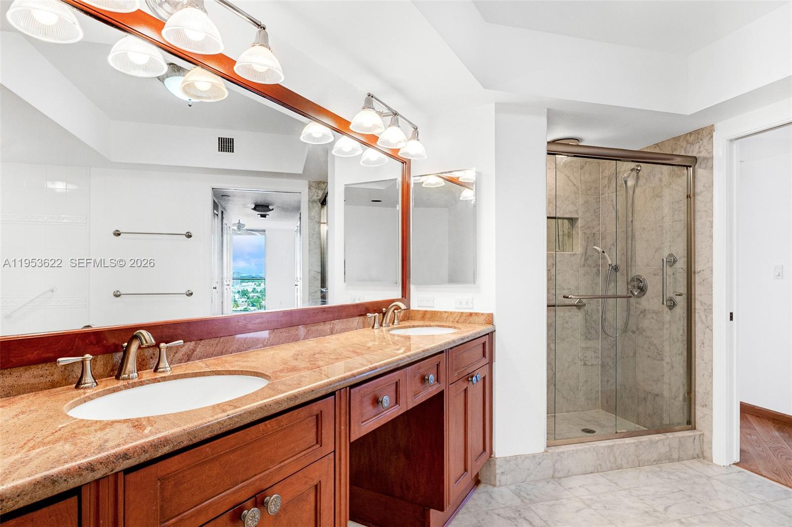 HARBOR TWS AT THE WATERWA - Residential