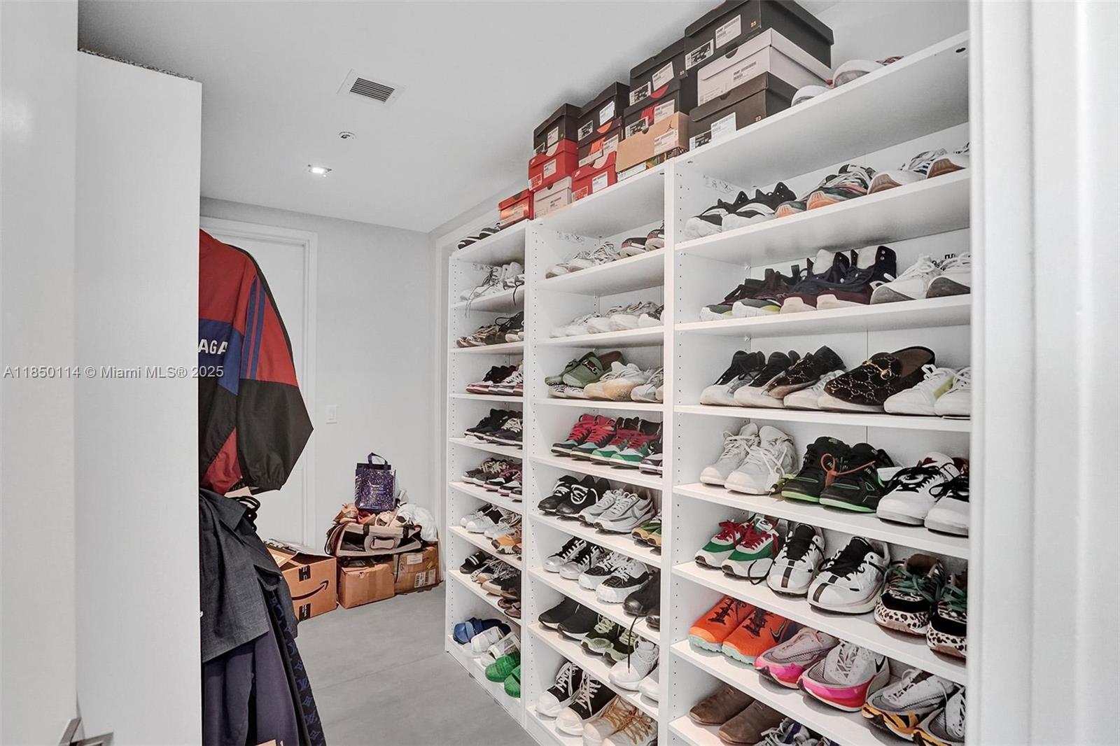 PRIVE CONDO - Residential Lease