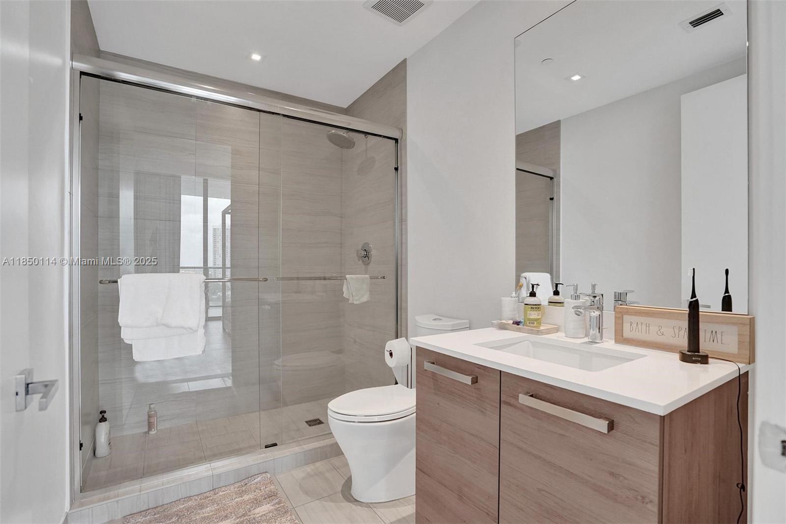 PRIVE CONDO - Residential Lease