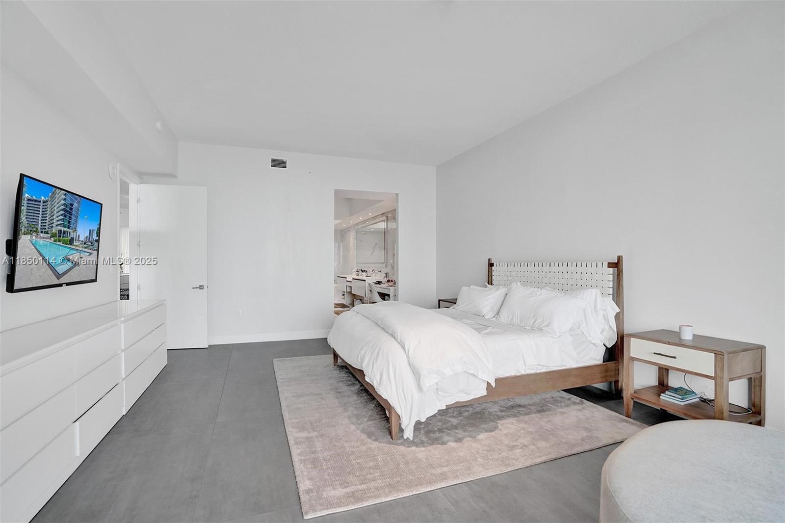 PRIVE CONDO - Residential Lease