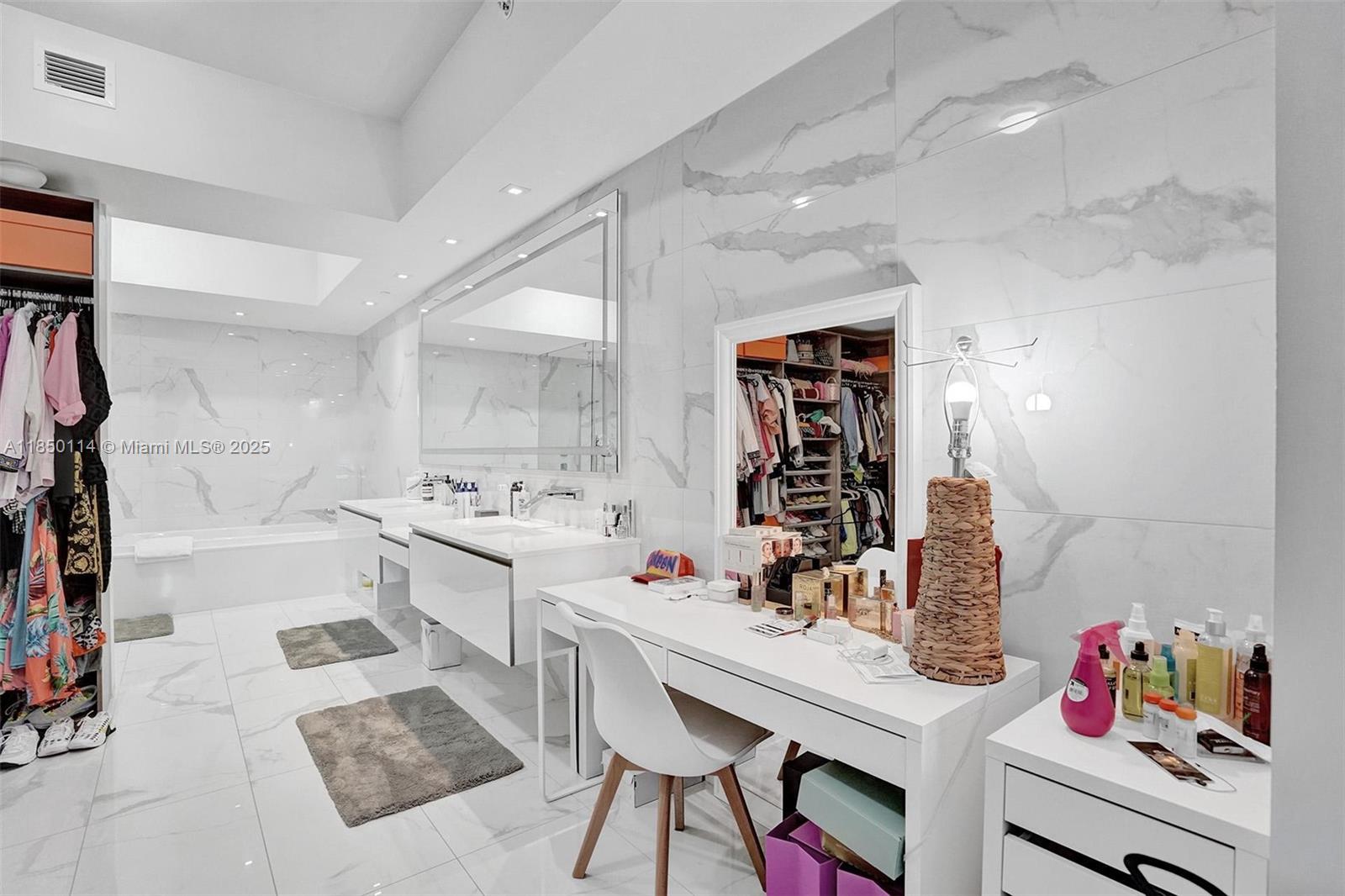 PRIVE CONDO - Residential Lease