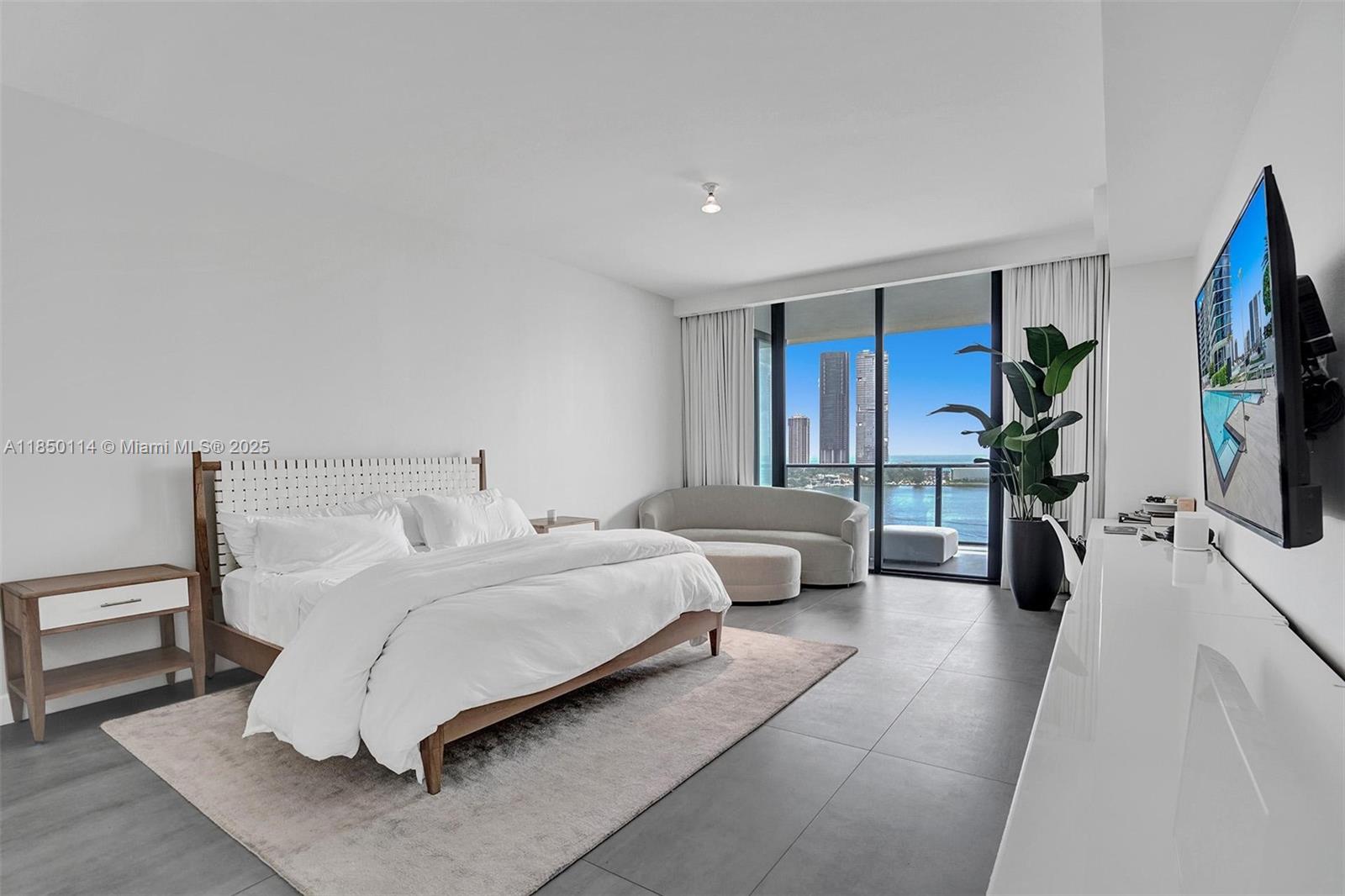 PRIVE CONDO - Residential Lease