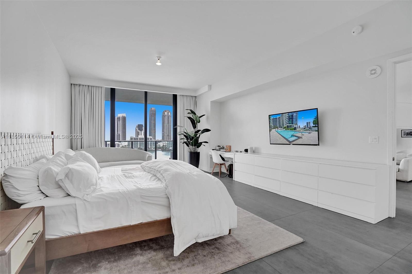 PRIVE CONDO - Residential Lease