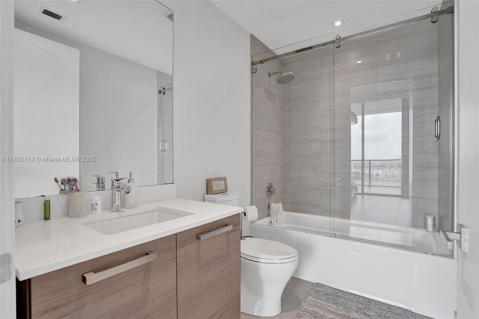 PRIVE CONDO - Residential Lease