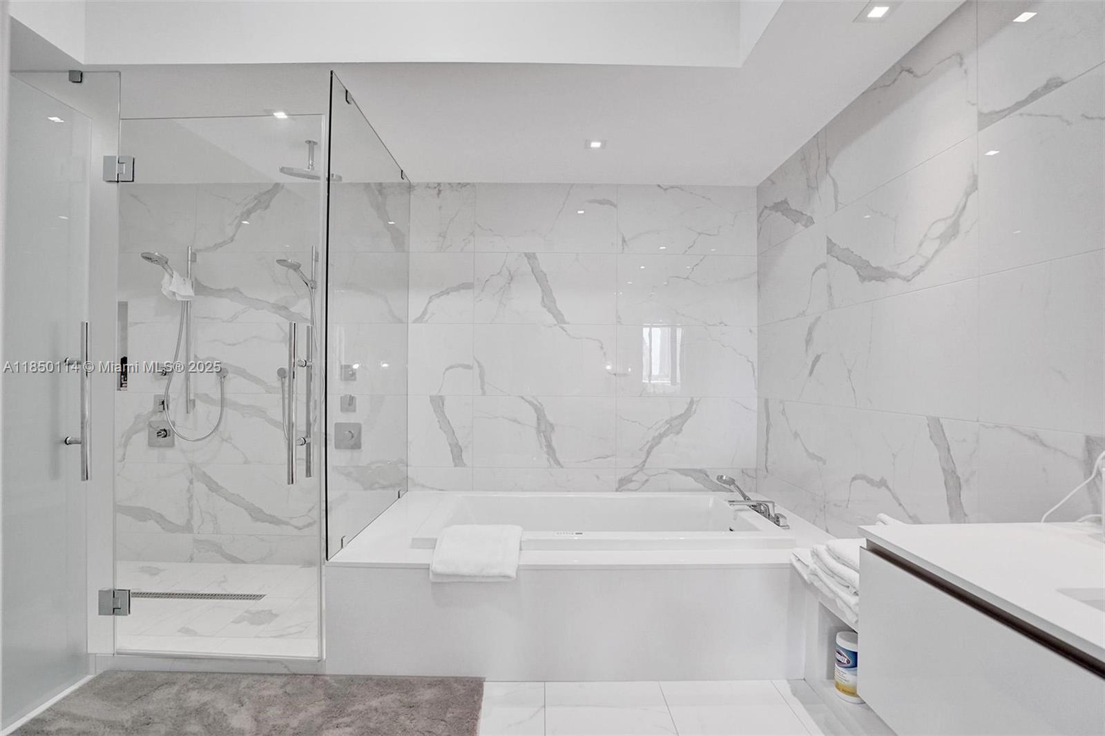 PRIVE CONDO - Residential Lease