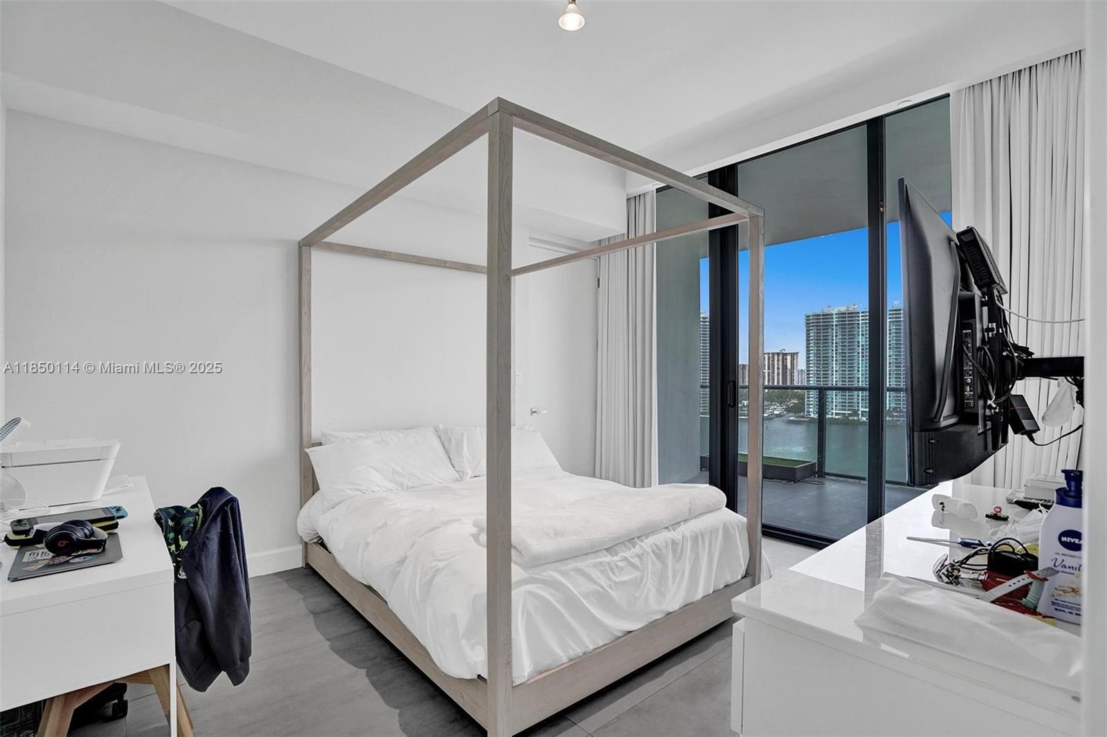 PRIVE CONDO - Residential Lease