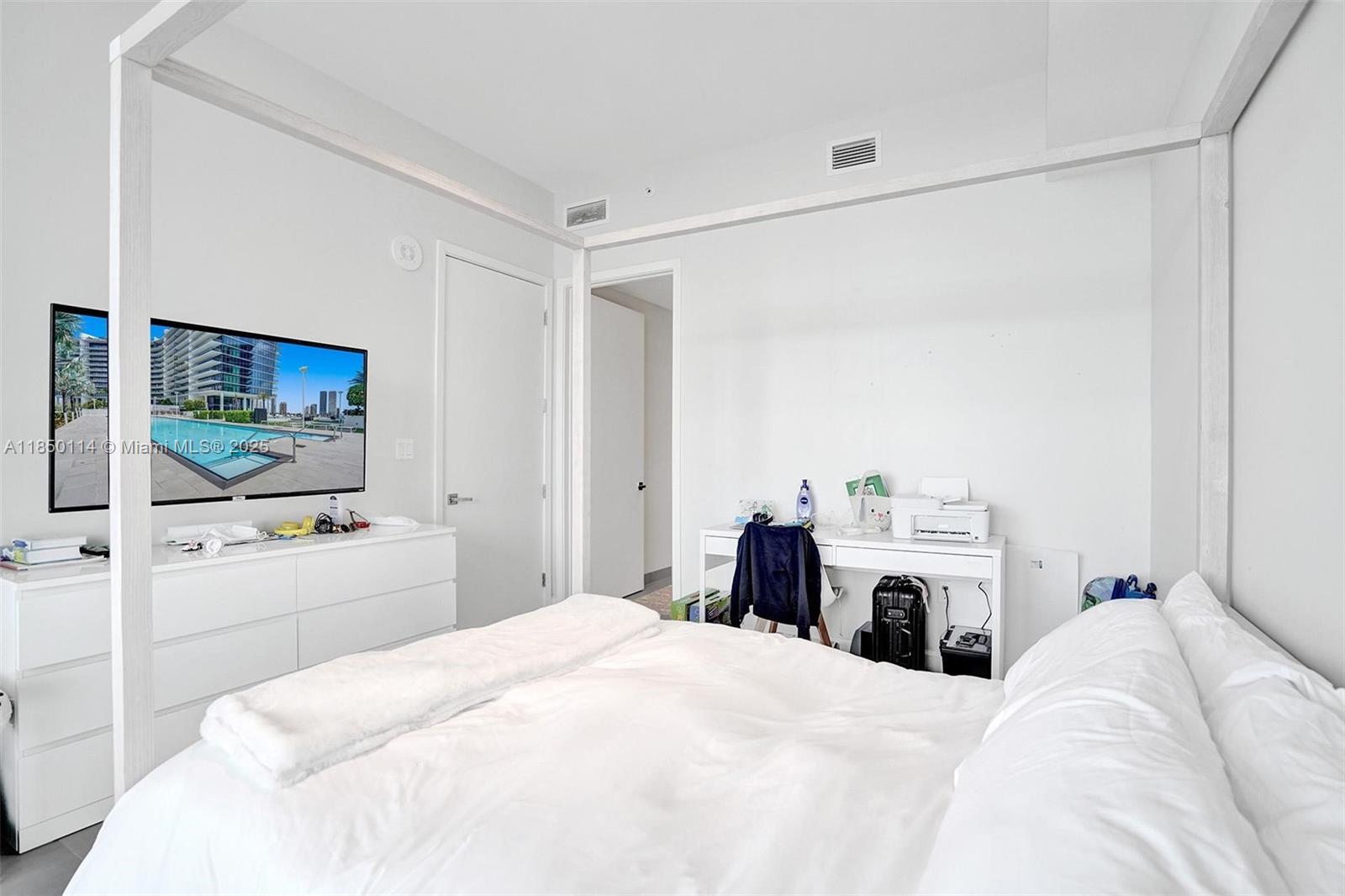 PRIVE CONDO - Residential Lease