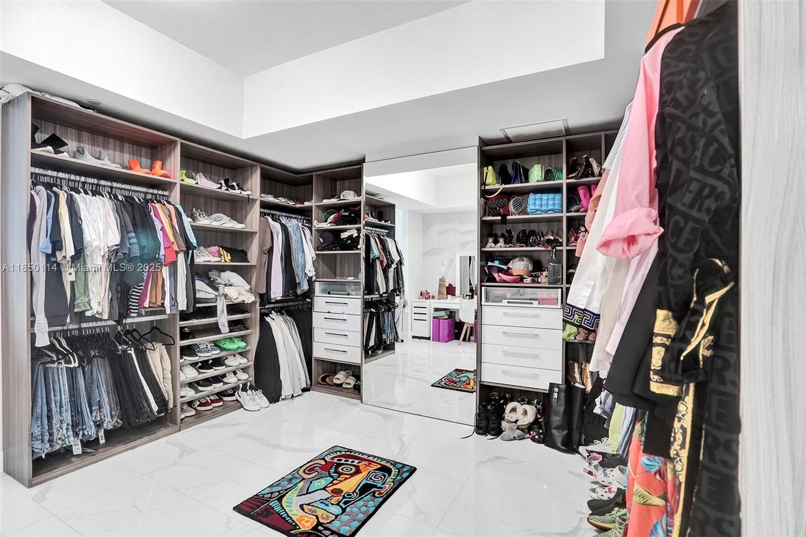 PRIVE CONDO - Residential Lease