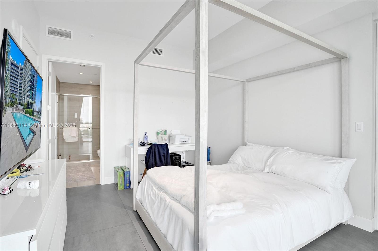 PRIVE CONDO - Residential Lease