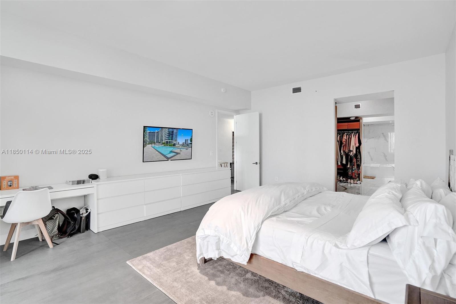 PRIVE CONDO - Residential Lease