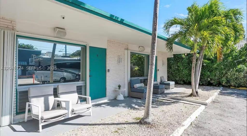Photo of 333 Palm St, Hollywood, FL 33019 (MLS # A12045724)