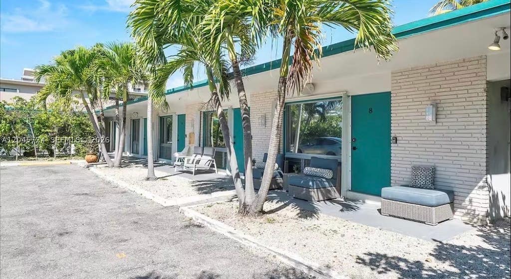 Photo of 333 Palm St, Hollywood, FL 33019 (MLS # A12045724)