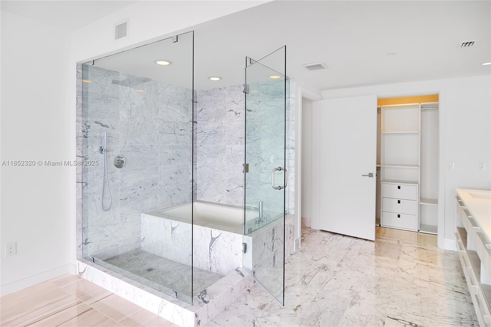 ONE PARAISO CONDO - Residential