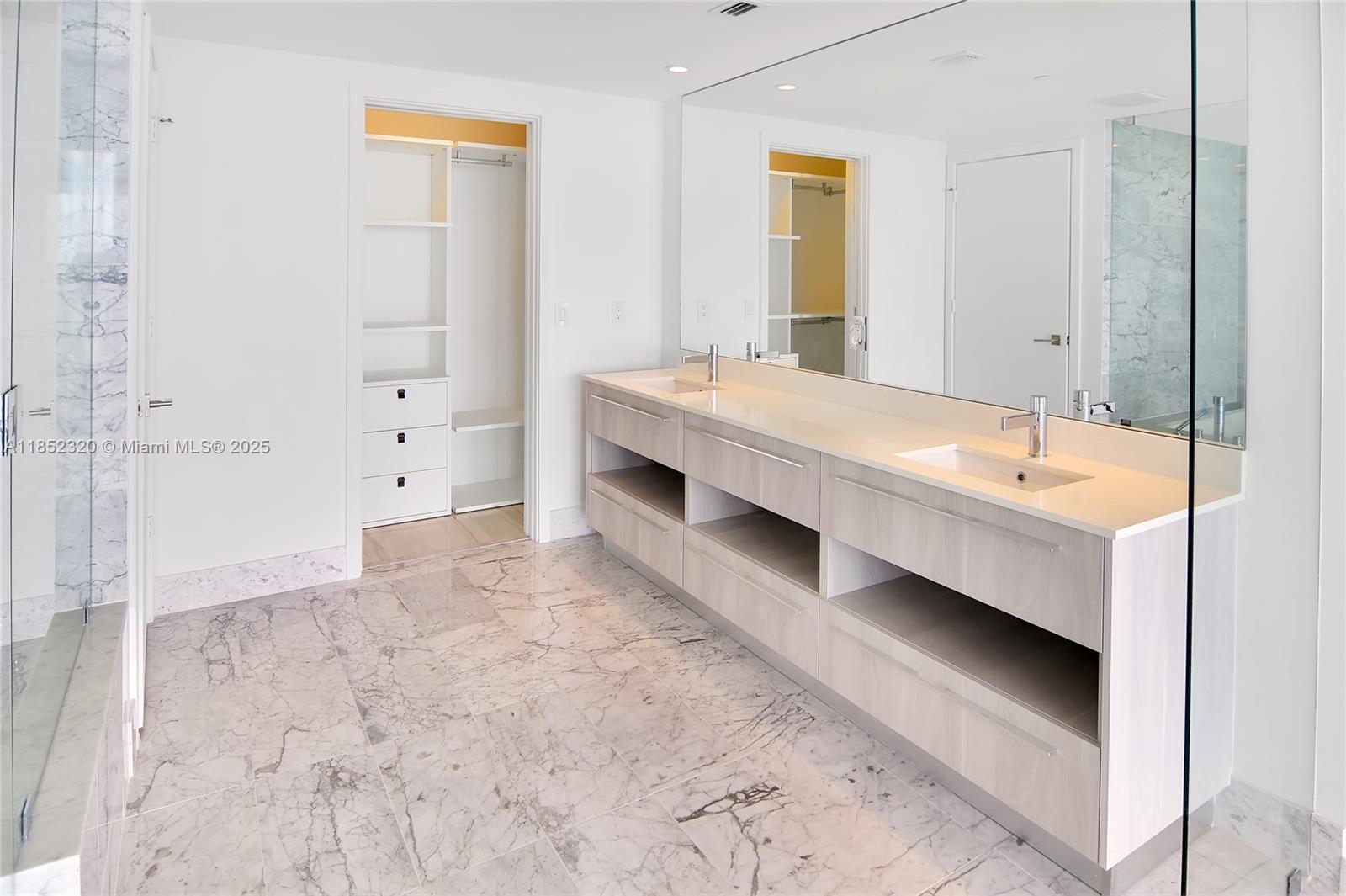 ONE PARAISO CONDO - Residential