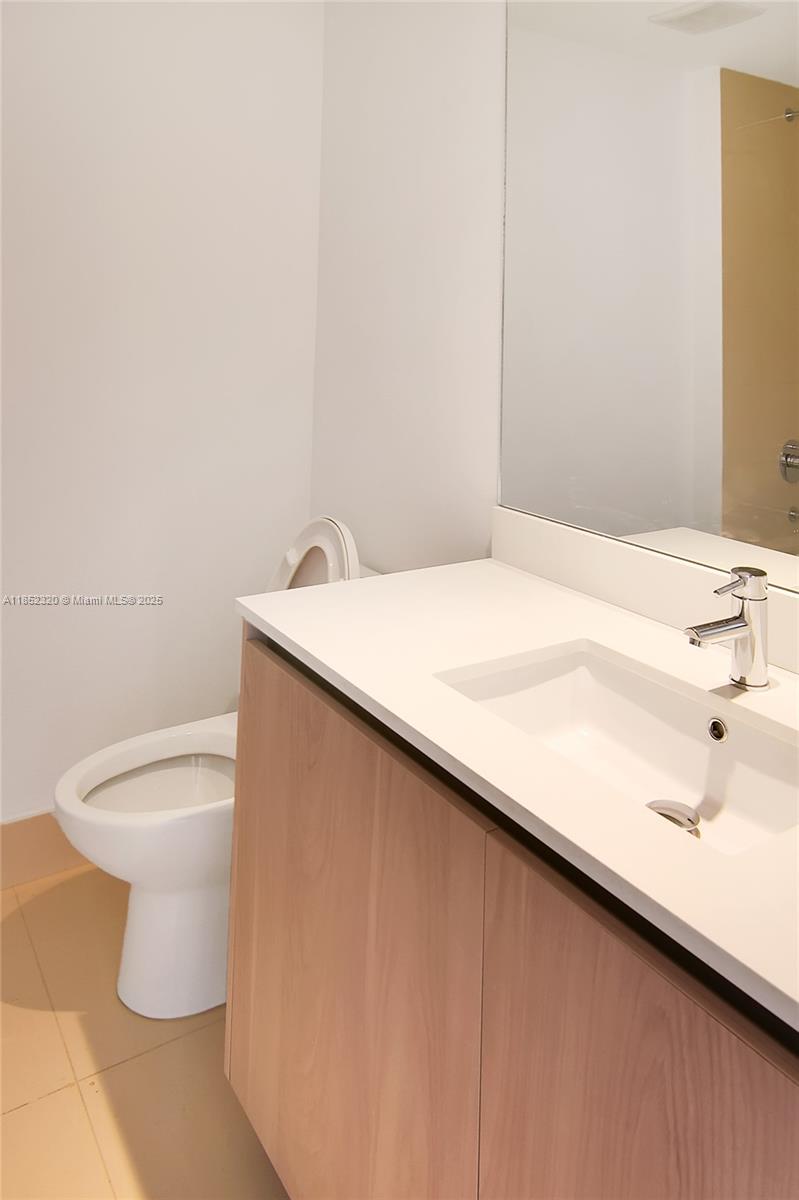 ONE PARAISO CONDO - Residential