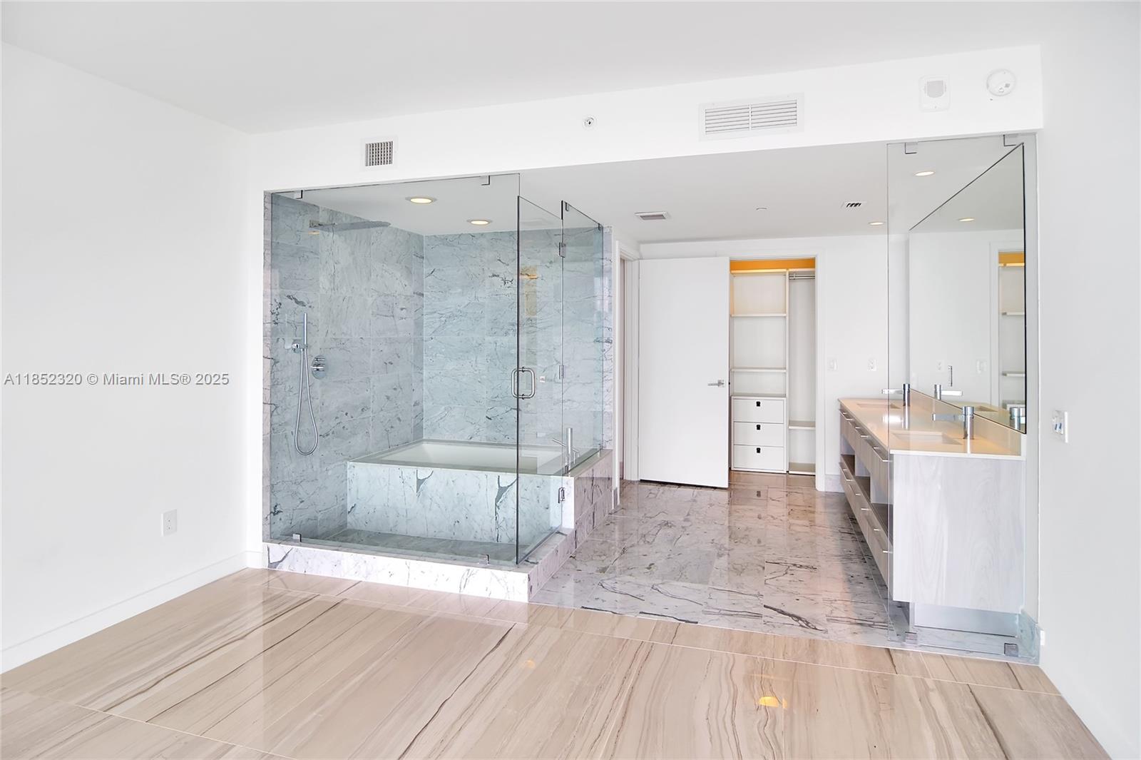 ONE PARAISO CONDO - Residential