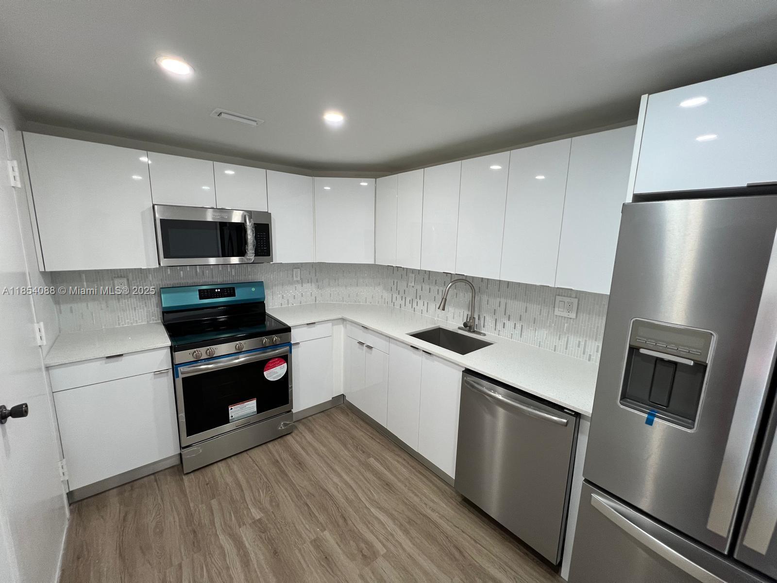 500 Bayview Dr 1120