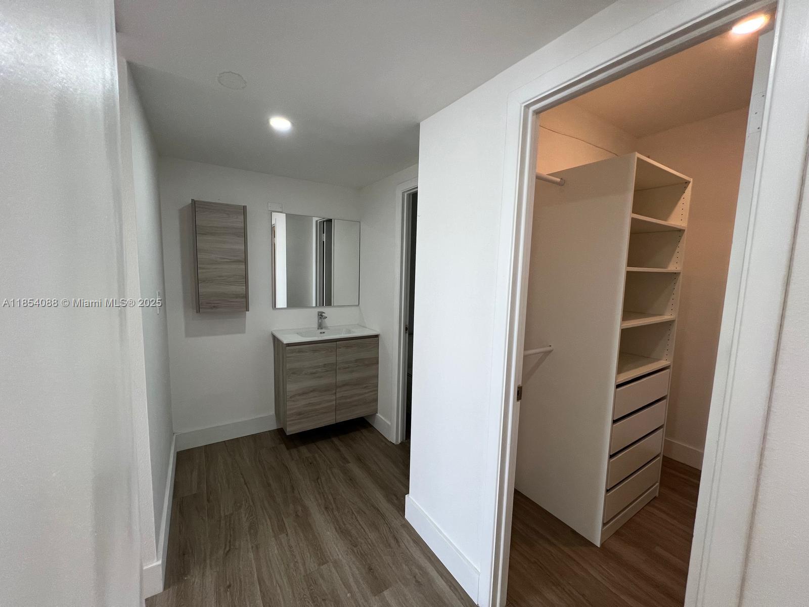 ARLEN HOUSE WEST CONDO - Residential