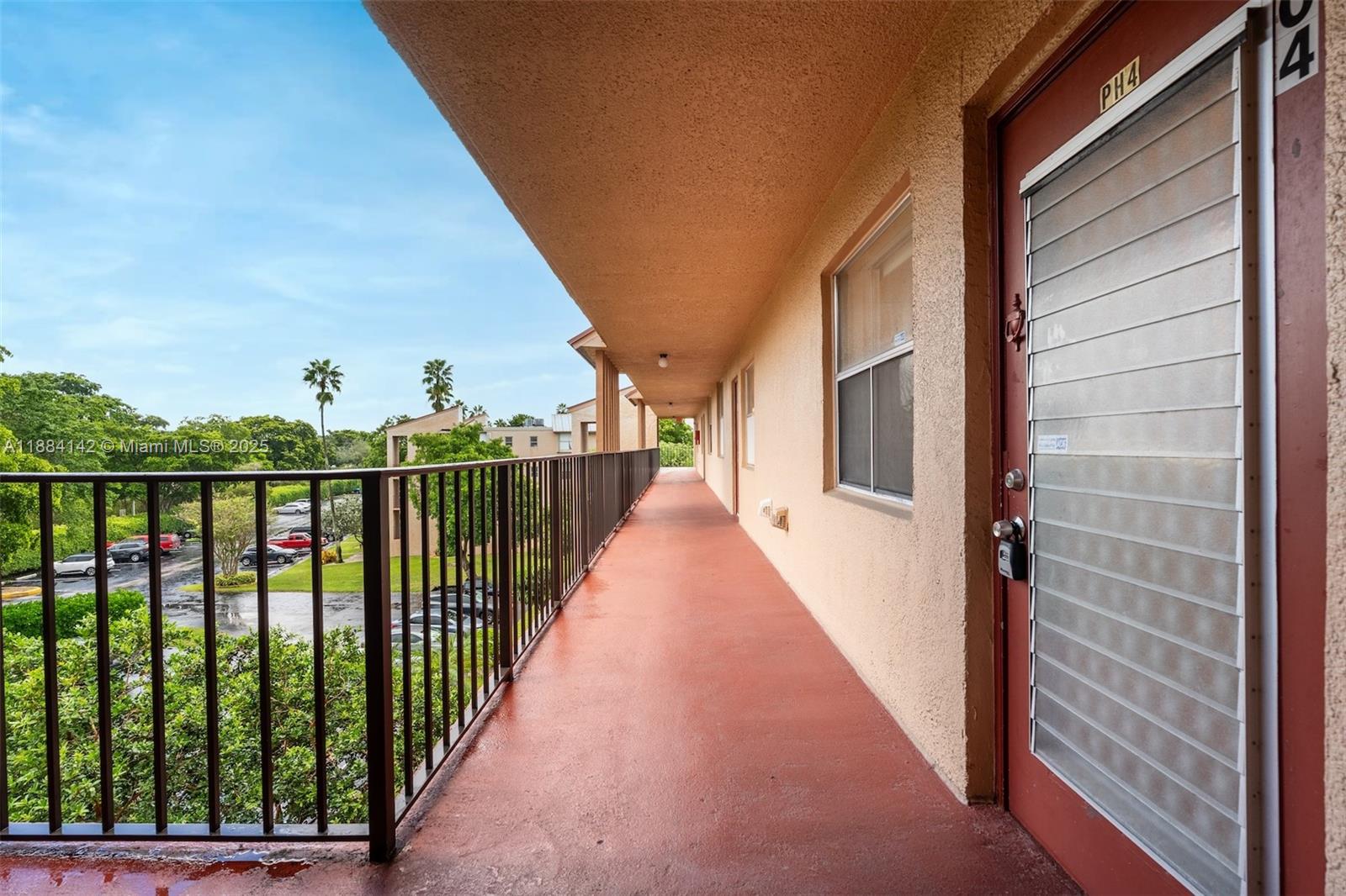 PALM LAKES CONDO - Residential