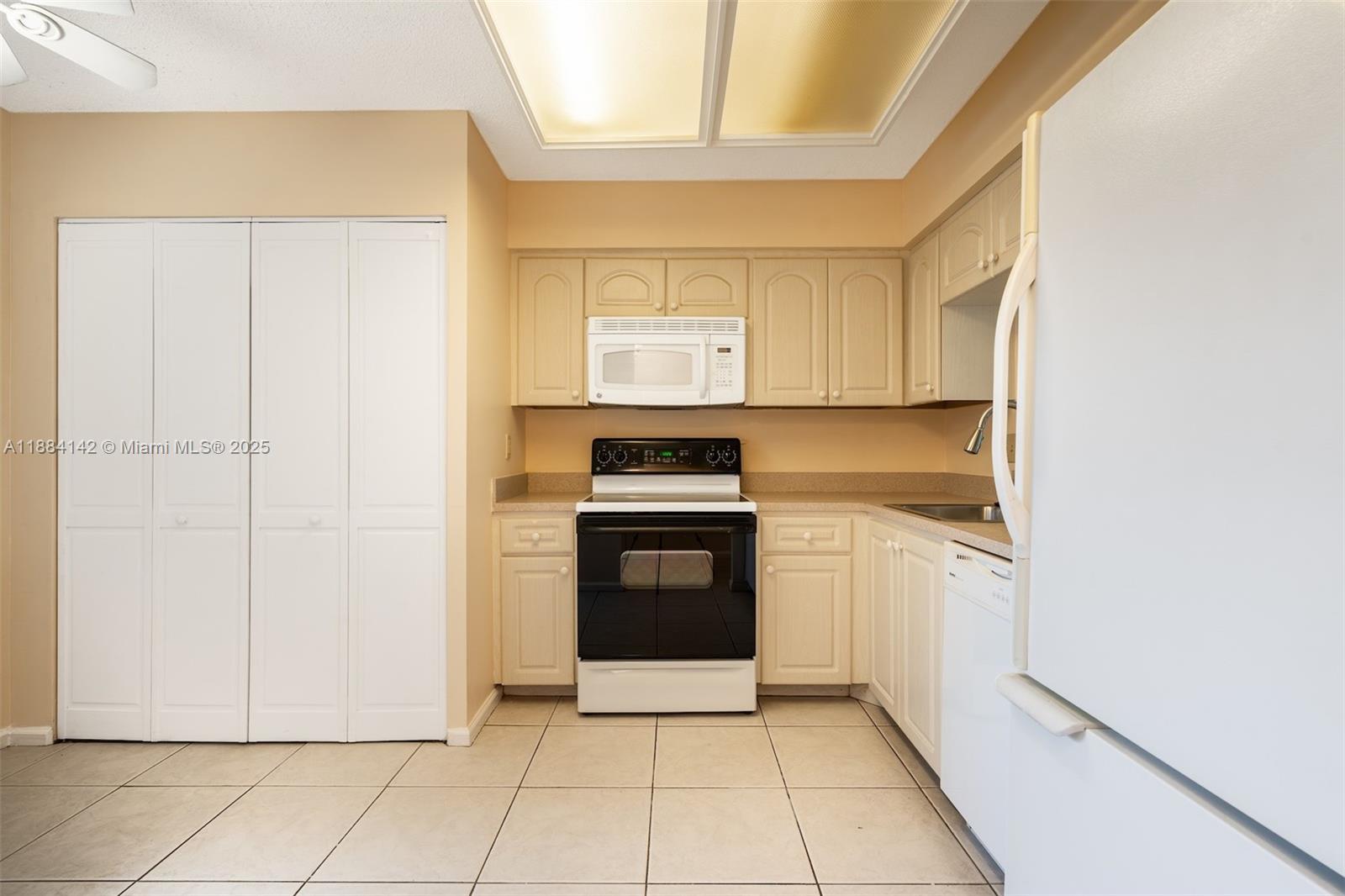 PALM LAKES CONDO - Residential
