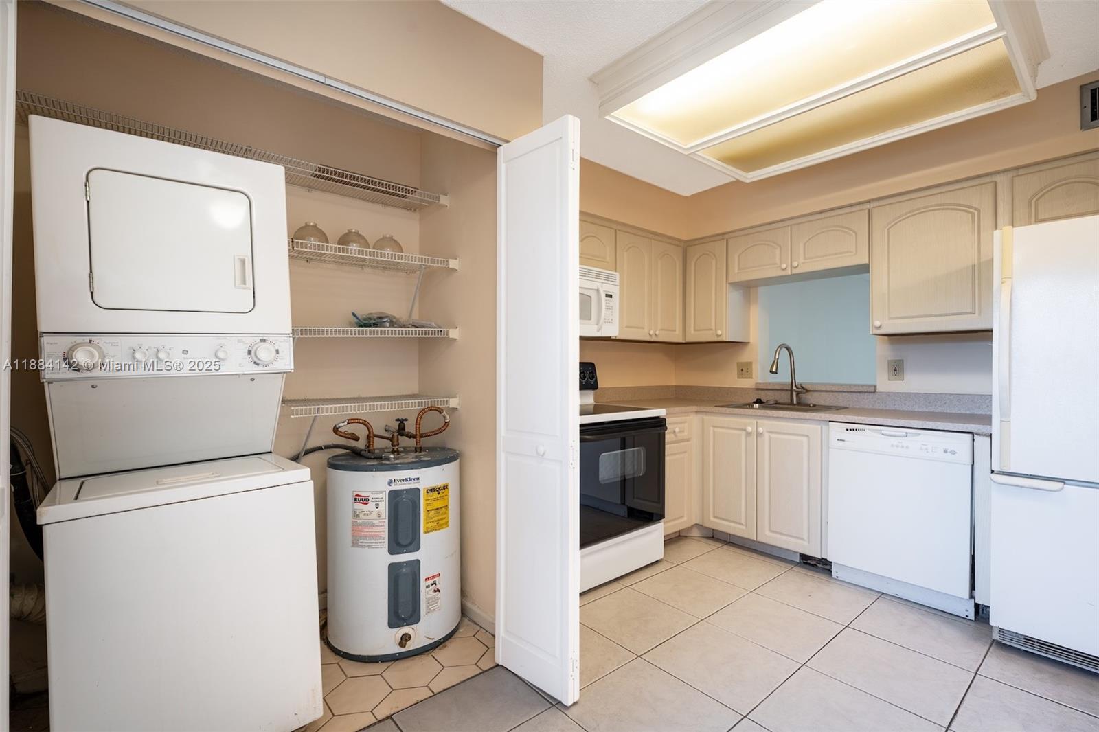 PALM LAKES CONDO - Residential