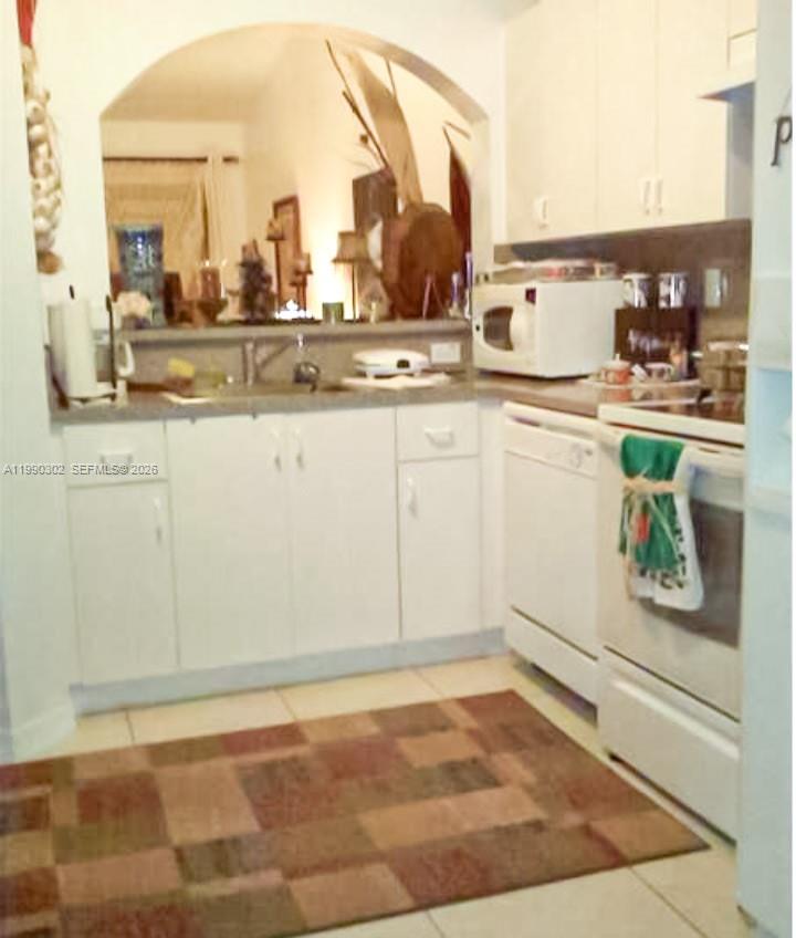 MONTEREY AT MALIBU BAY CO - Residential Lease