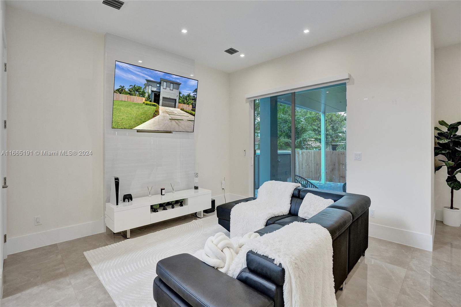 MEADOWGREEN TRAIL - Residential