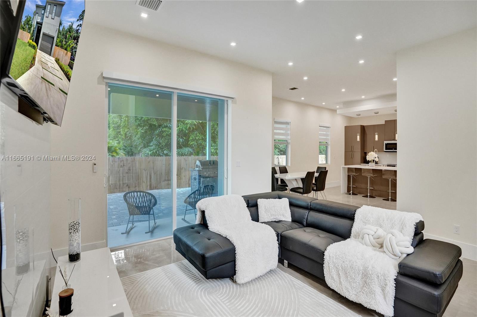 MEADOWGREEN TRAIL - Residential