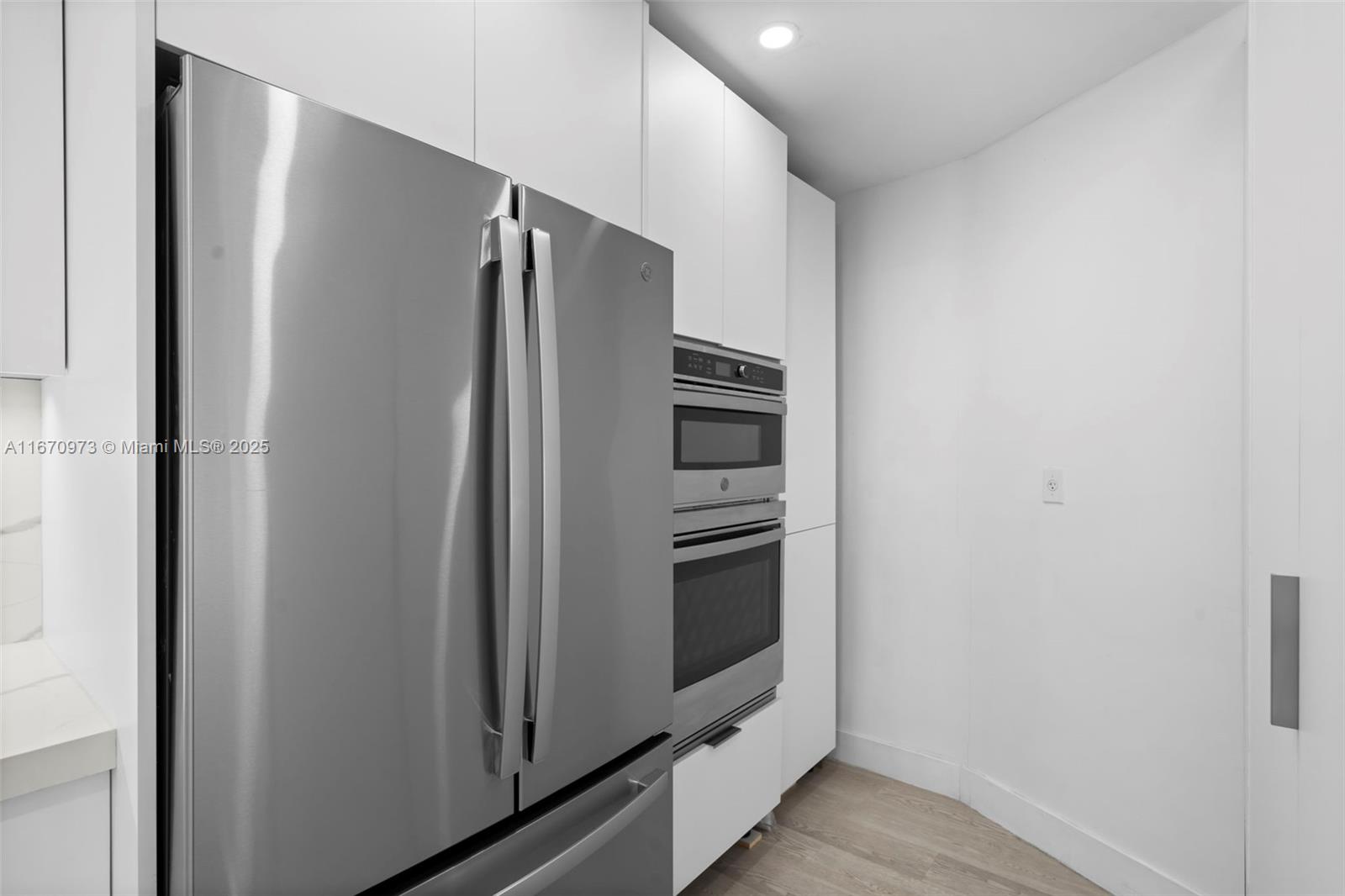 TOWERS OF KEY BISCAYNE CO - Residential