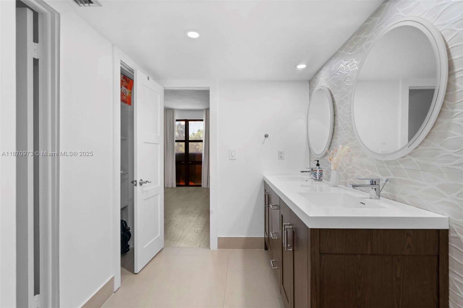 TOWERS OF KEY BISCAYNE CO - Residential