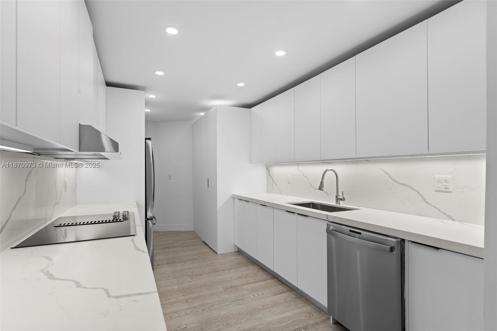 TOWERS OF KEY BISCAYNE CO - Residential