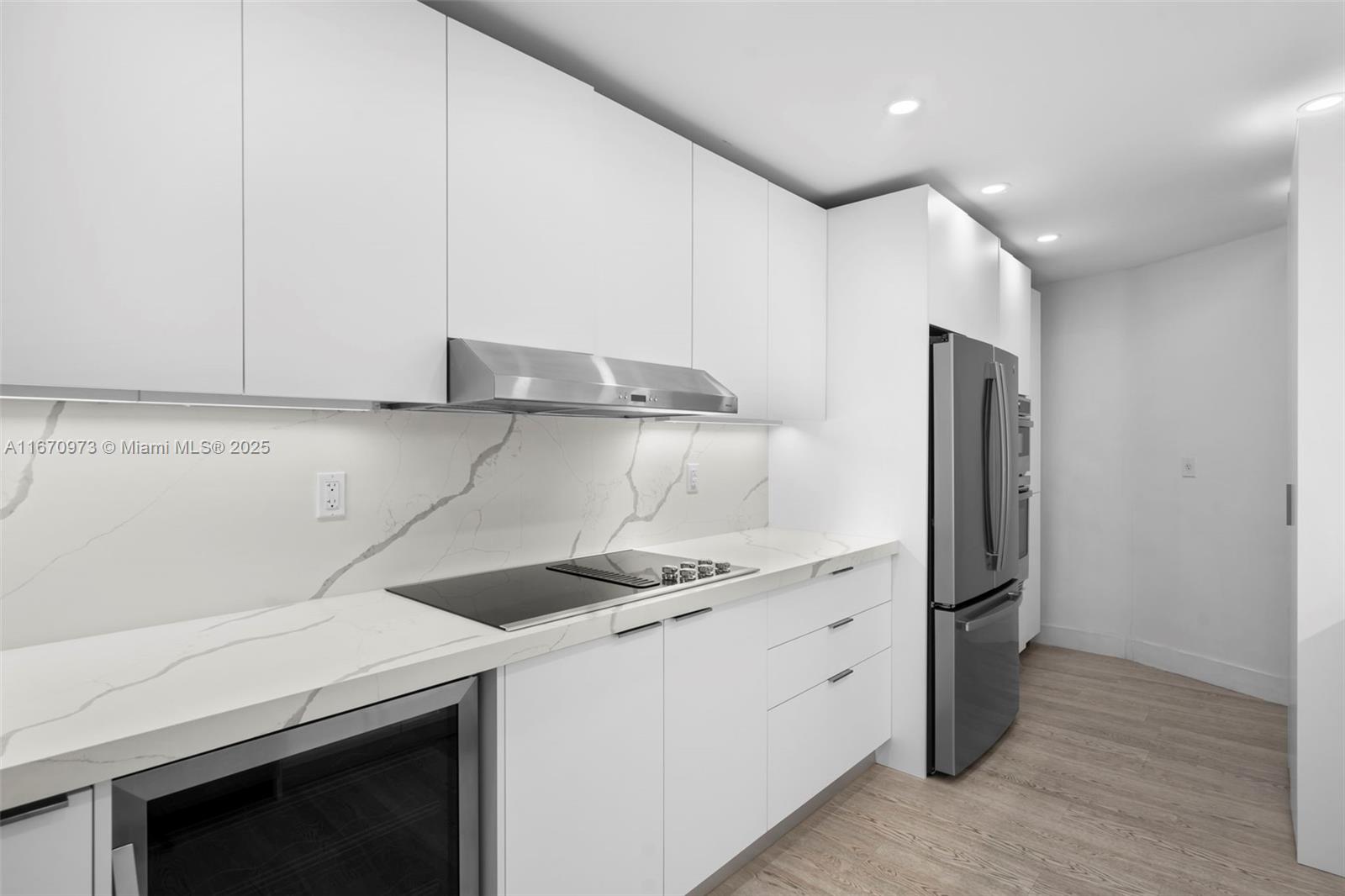 TOWERS OF KEY BISCAYNE CO - Residential