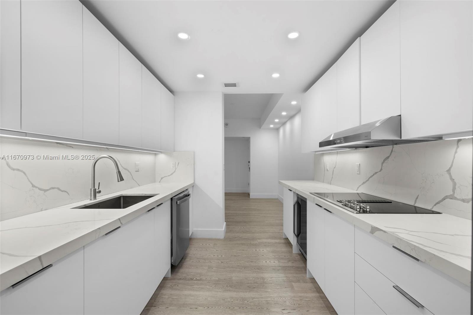 TOWERS OF KEY BISCAYNE CO - Residential