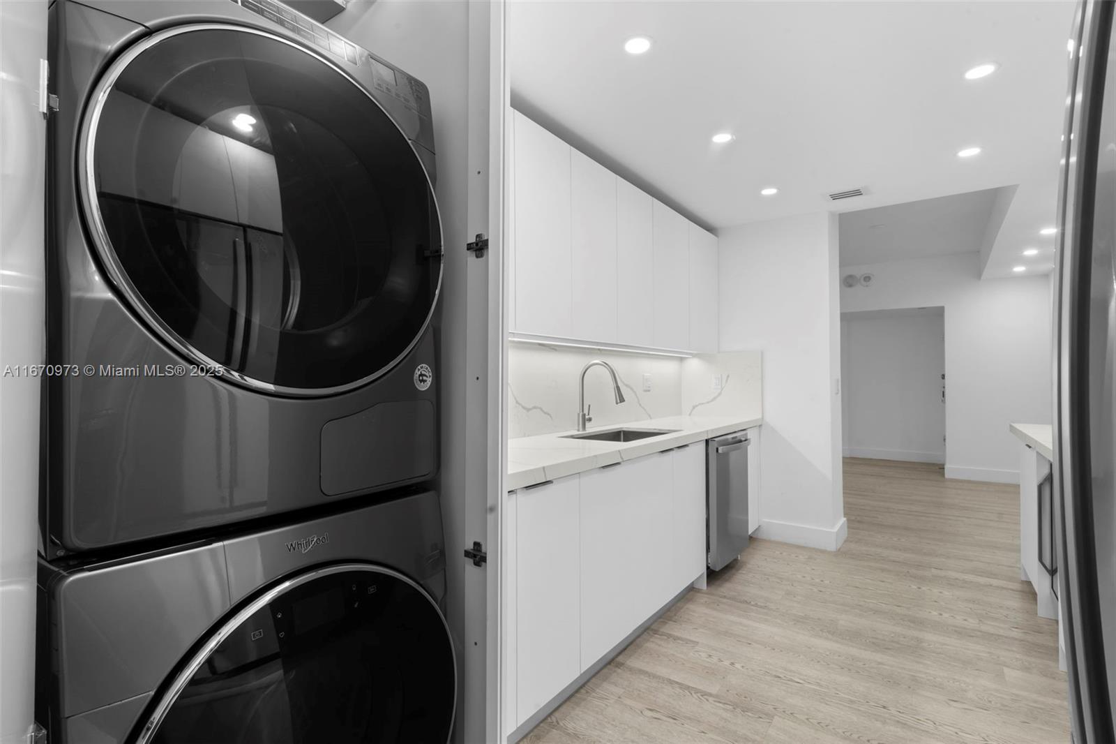 TOWERS OF KEY BISCAYNE CO - Residential