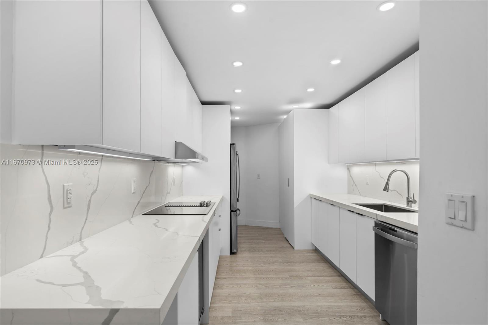 TOWERS OF KEY BISCAYNE CO - Residential