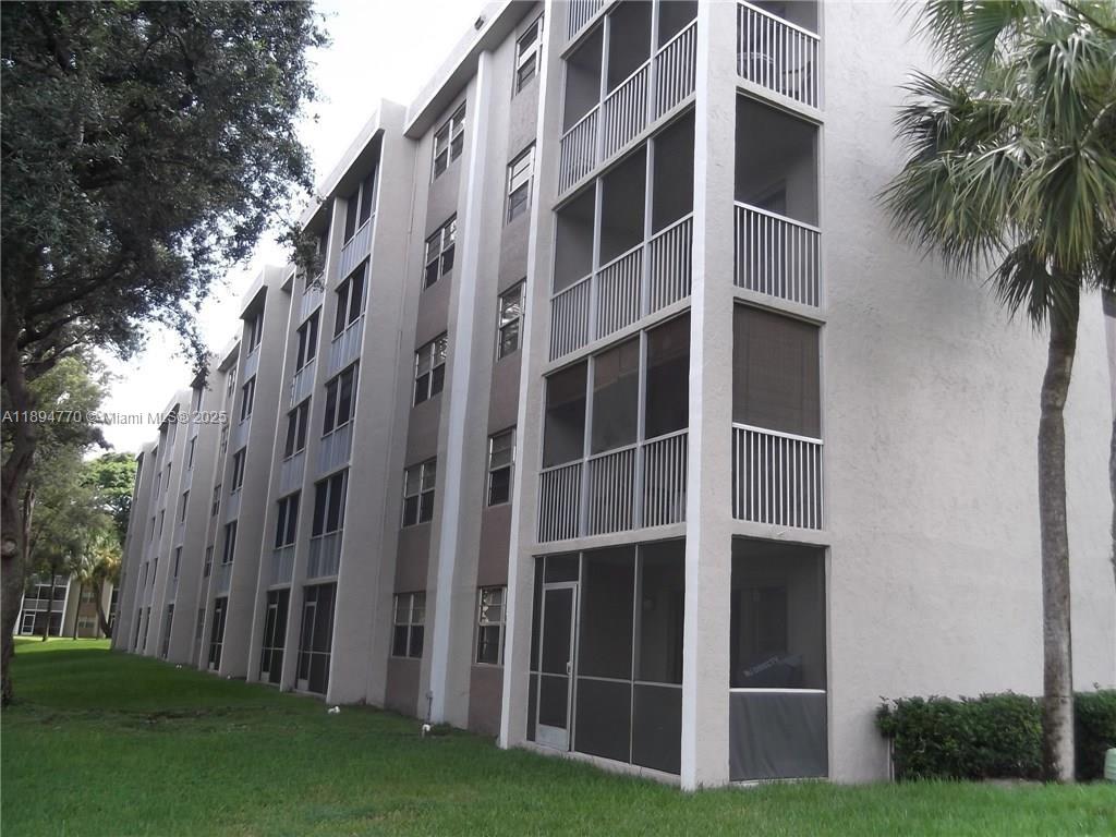 SHERWOOD SQUARE CONDOMINI - Residential Lease