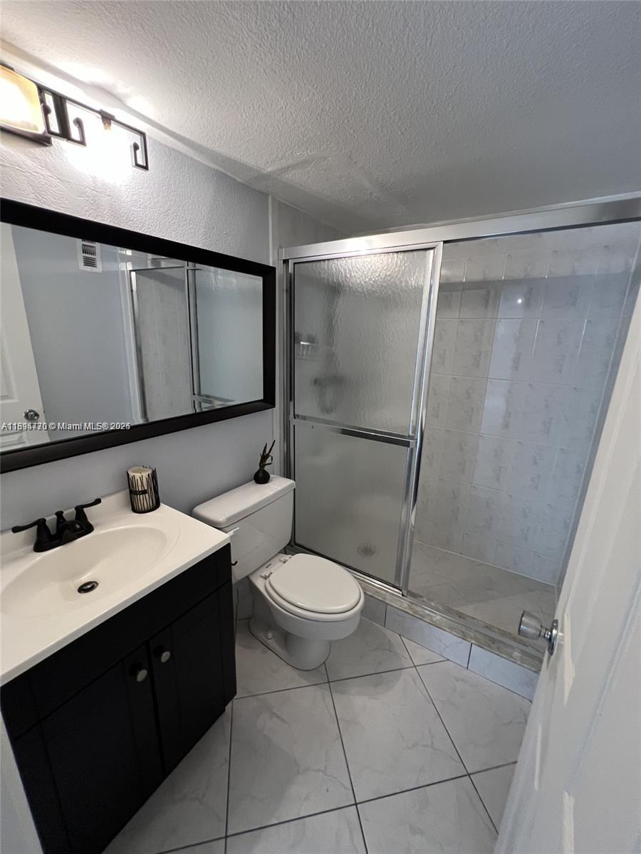 SHERWOOD SQUARE CONDOMINI - Residential Lease