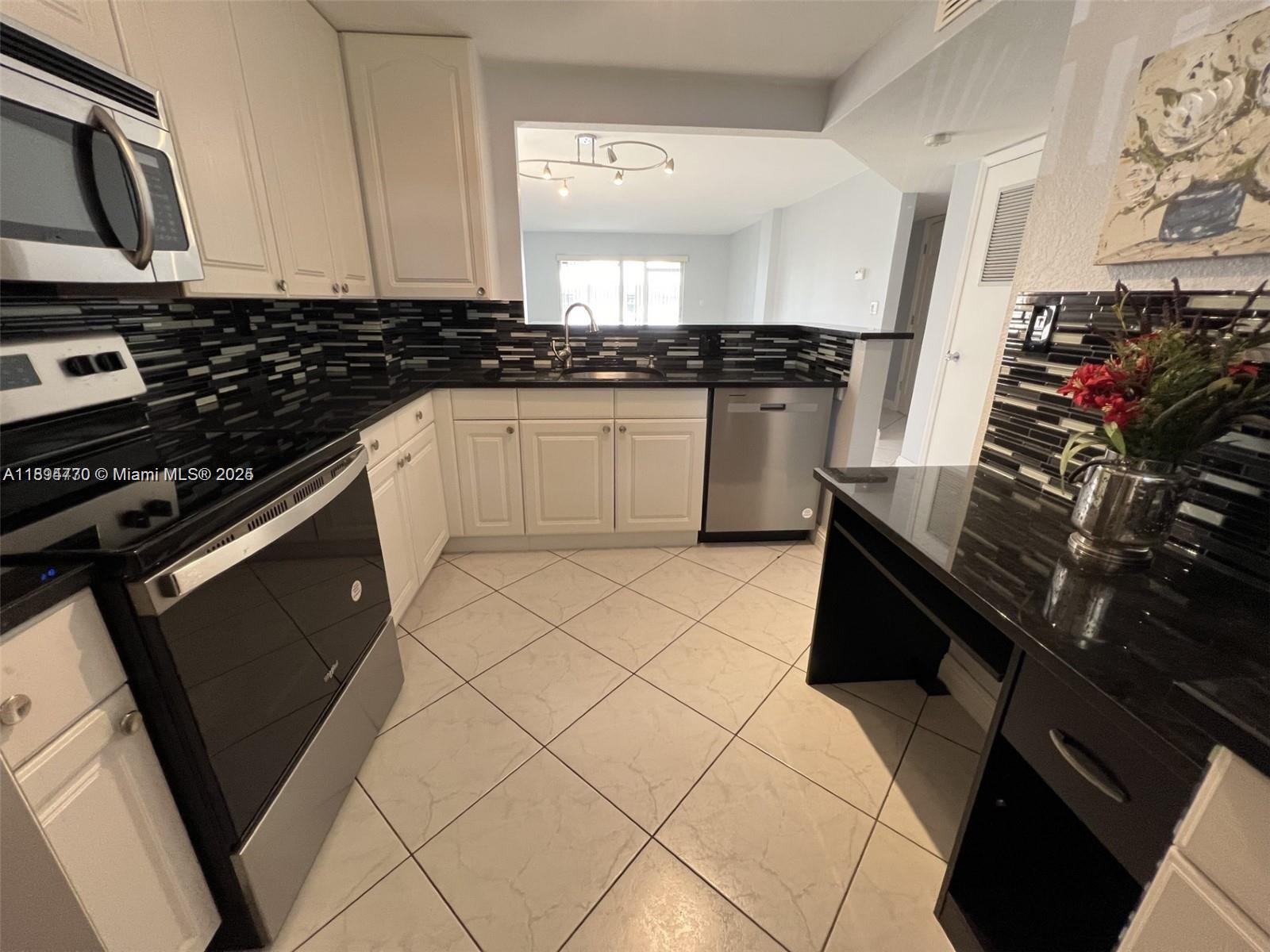 SHERWOOD SQUARE CONDOMINI - Residential Lease