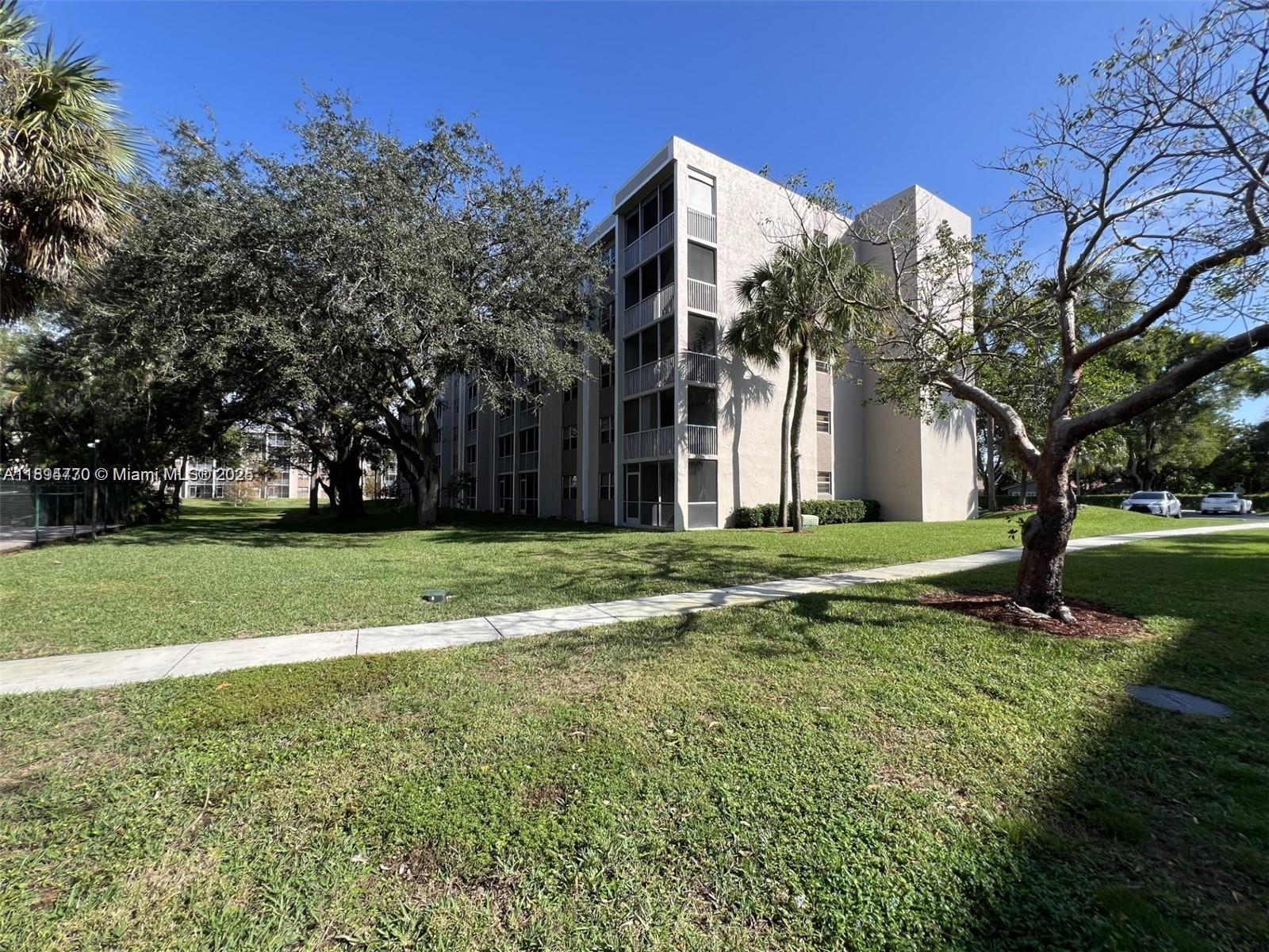 SHERWOOD SQUARE CONDOMINI - Residential Lease