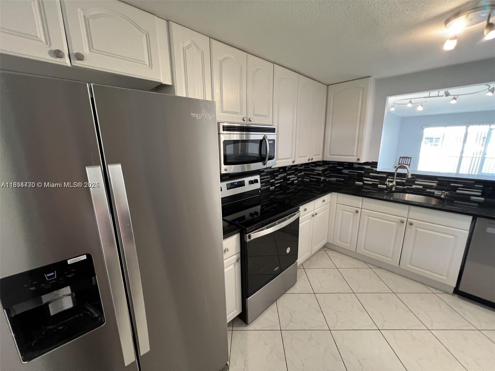 SHERWOOD SQUARE CONDOMINI - Residential Lease