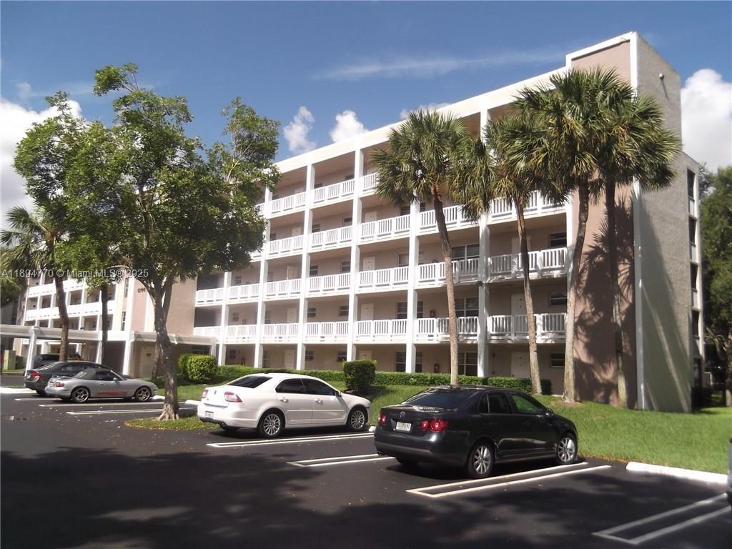 SHERWOOD SQUARE CONDOMINI - Residential Lease